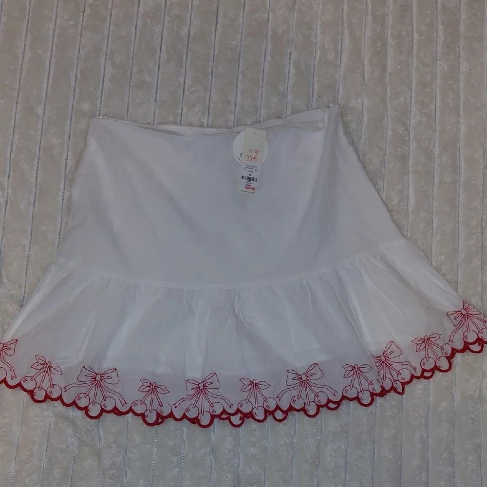 NWT White And Red Cherry Embroidered Trim Linen Mini Skirt - Picture 1 of 5